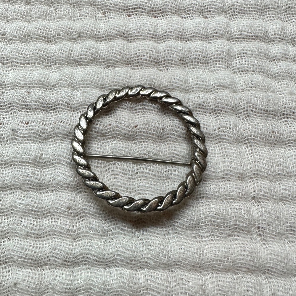 Vintage Sterling Silver Modernist flat twisted rope eternity Round Pin Or Broach